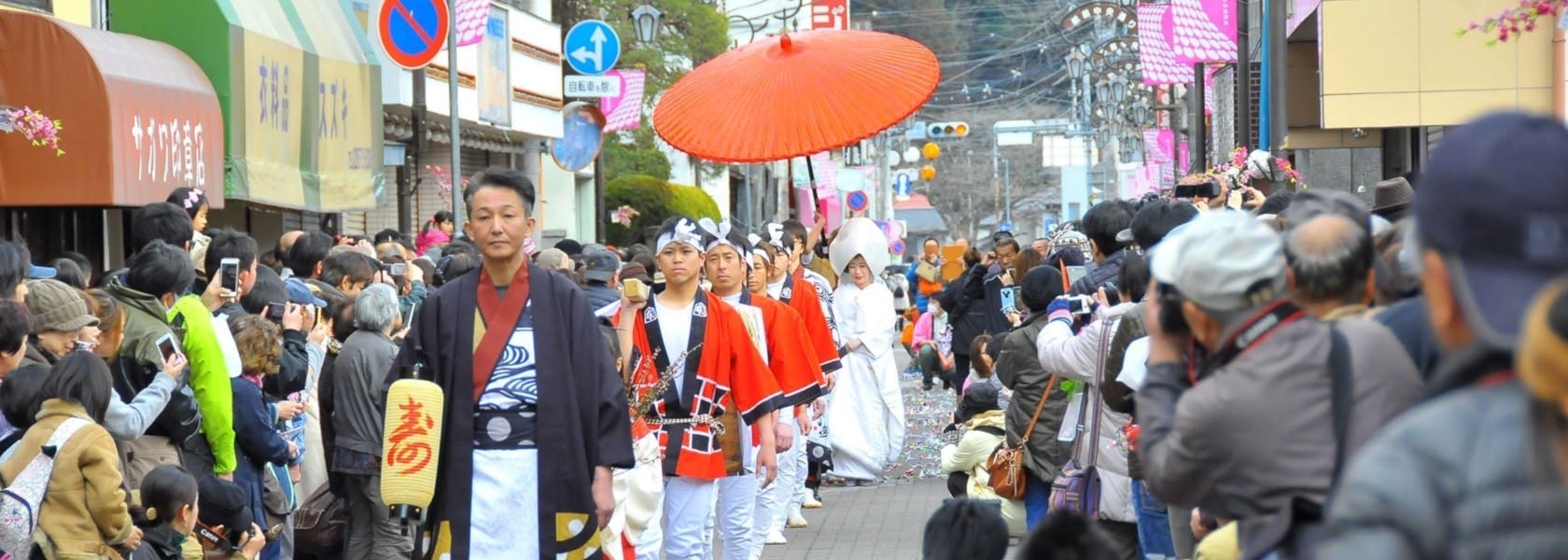 百段階段でひな祭りの日に大子町の商店街で開催！　大子花嫁行列 by NPO法人 まちの研究室