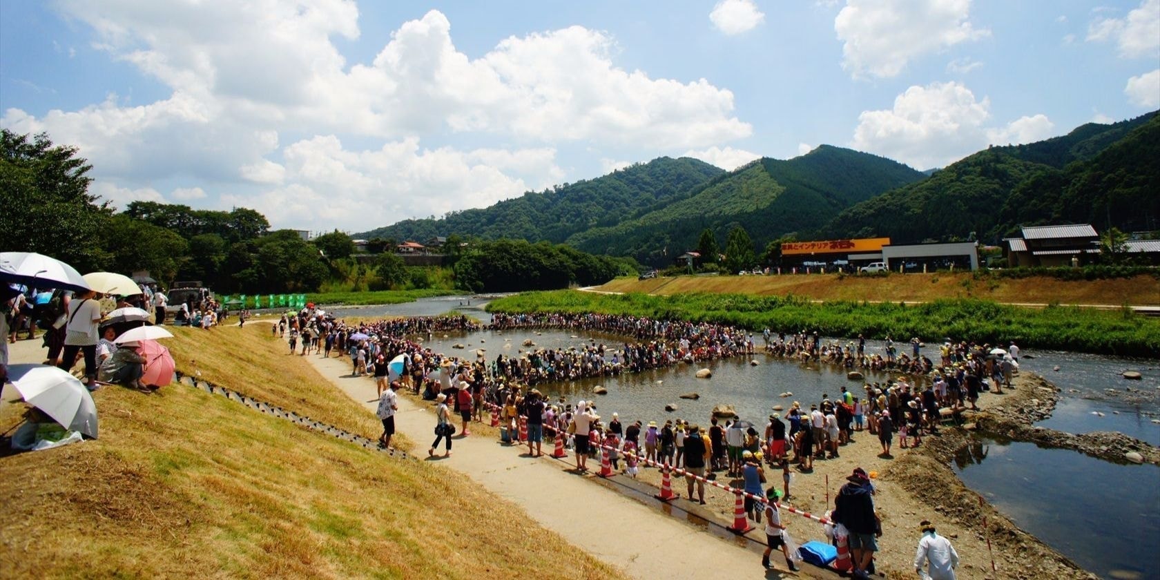 奥久慈大子・鮎のつかみ取り大会